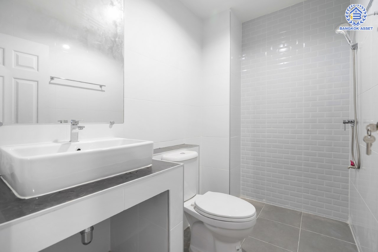 บ้านมือสองตกแต่งใหม่ ทำเลใจกลางเมือง ม.เกตุนุติเชอมีเน่ ลาดพร้าว87 ทาวน์โฮม 3 ชั้น เนื้อที่ 16 ตร.ว. ฟังก์ชัน 4 ห้องนอน 3 ห้องน้ำ จอดรถได้ 1 คัน เชื่อมต่อทั้งถนนเกษตร-นวมินทร์, ลาดพร้าว, รัชโยธินฯ ใกล้ทางด่วนรามอินทรา และรถไฟฟ้าสายสีเหลือง "สถานีลาดพร้าว 83"